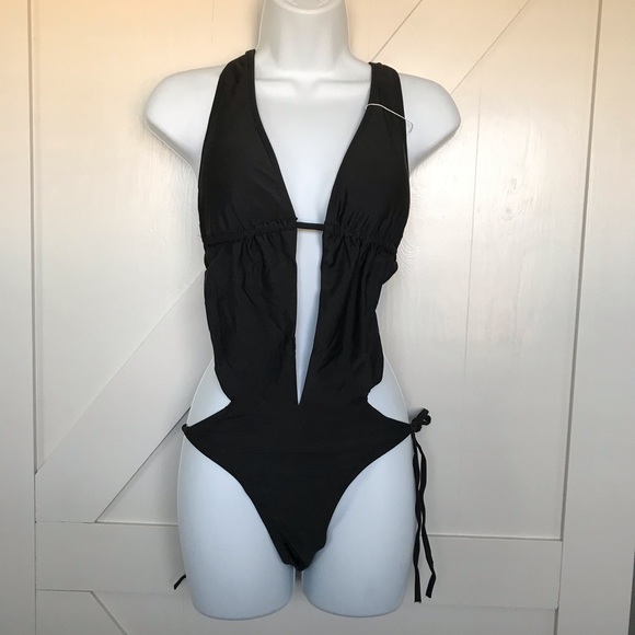 Black hooded swimsuit - Picture 4 of 5